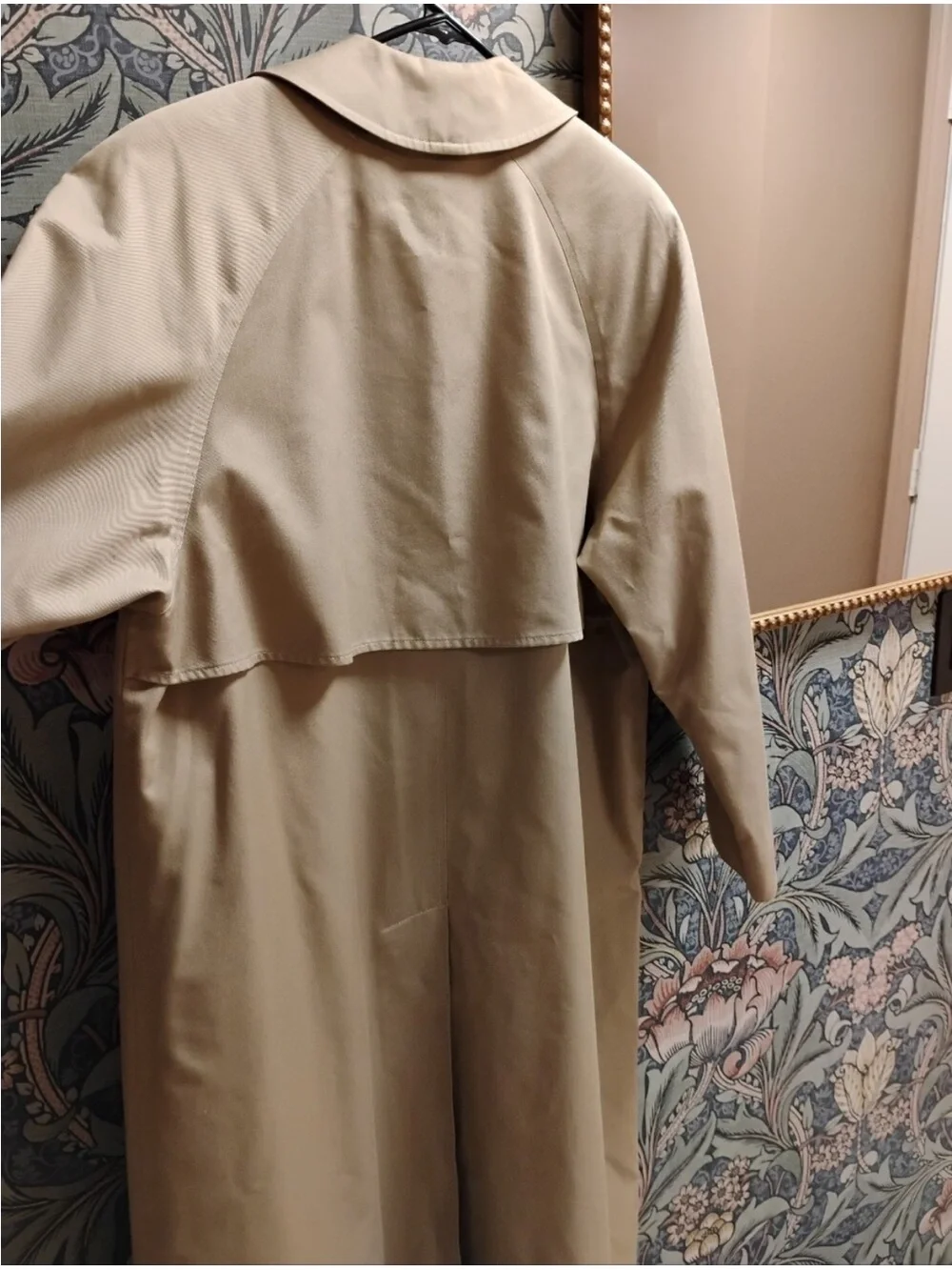 Vintage Burberrys Trench Coat - Single Breasted - Picture 8 of 16